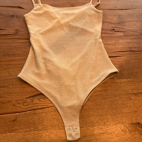 Golden crop top - Picture 1 of 3